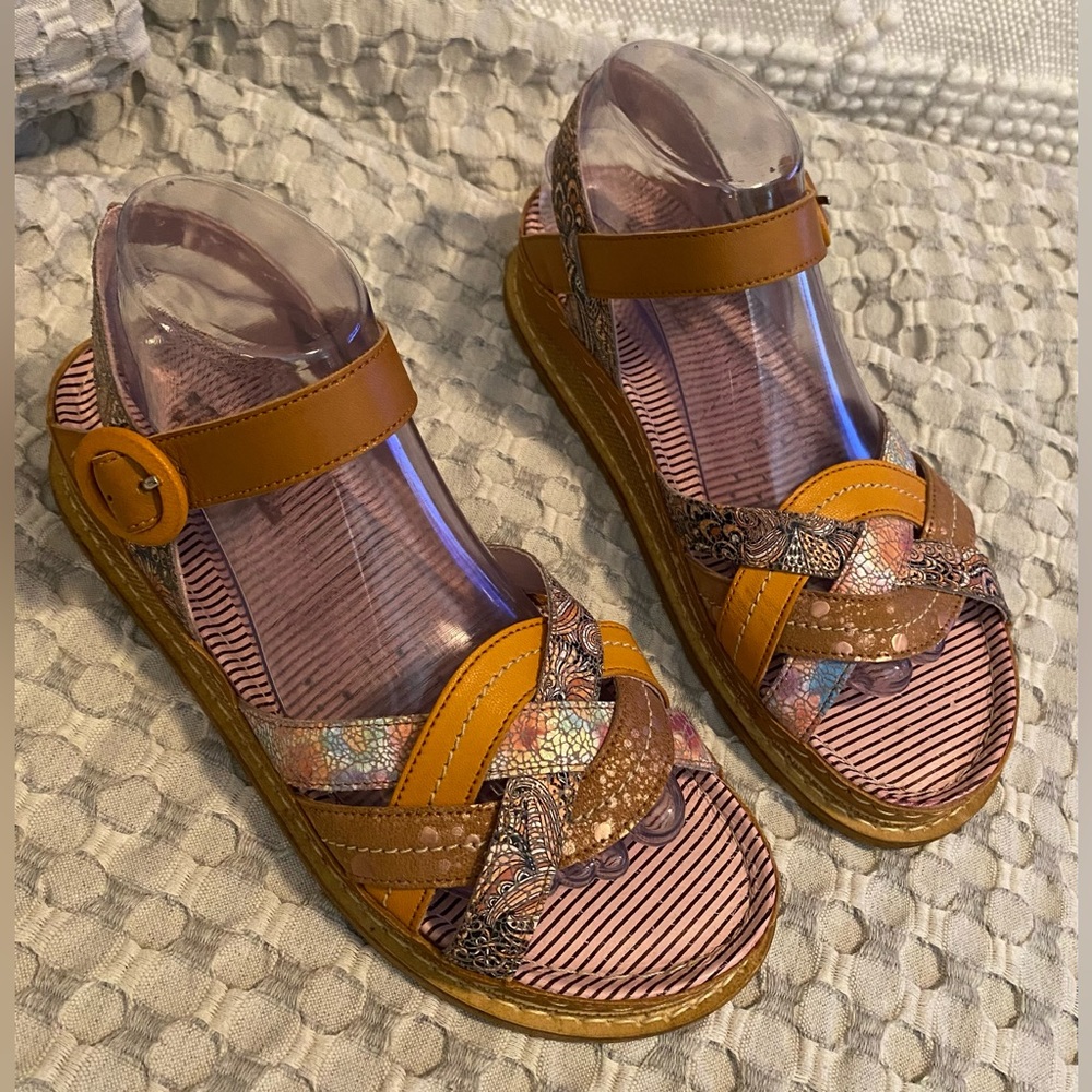 MACIEJKA Leather Criss Cross Artsy Sandals, Size 39